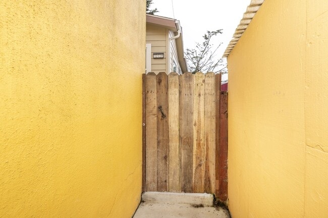 Foto del edificio - 1272 S Mayfair Ave