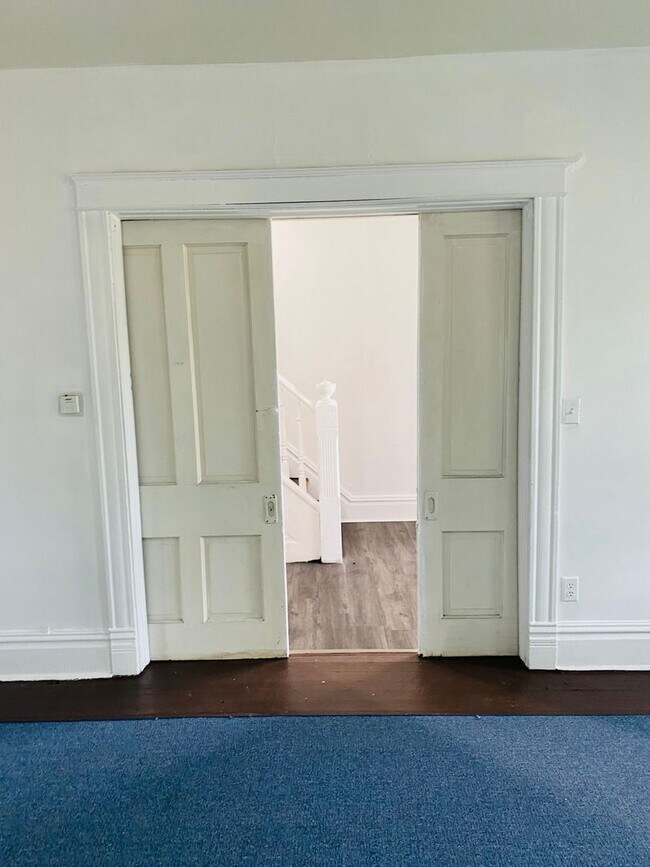 Foto del edificio - 4 br, 1 bath House - 302 West Cherry St