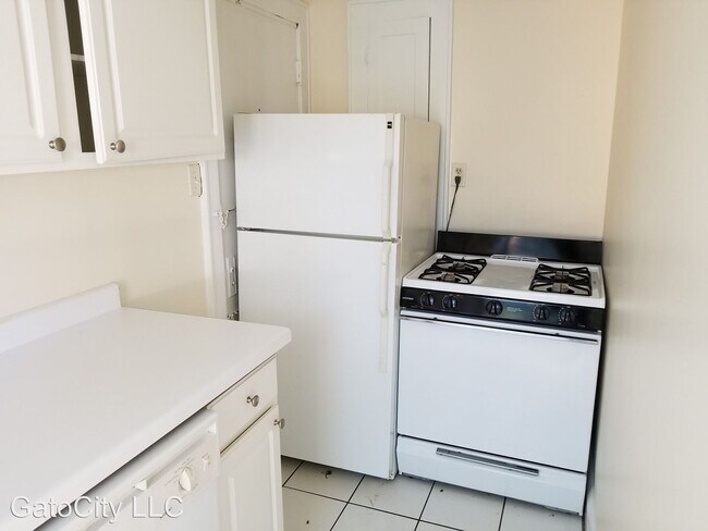 Building Photo - 5225 S Lake Dr