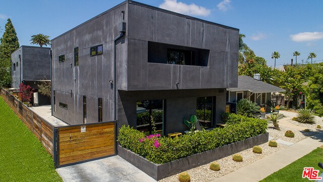 Foto del edificio - 3331 Caroline Ave