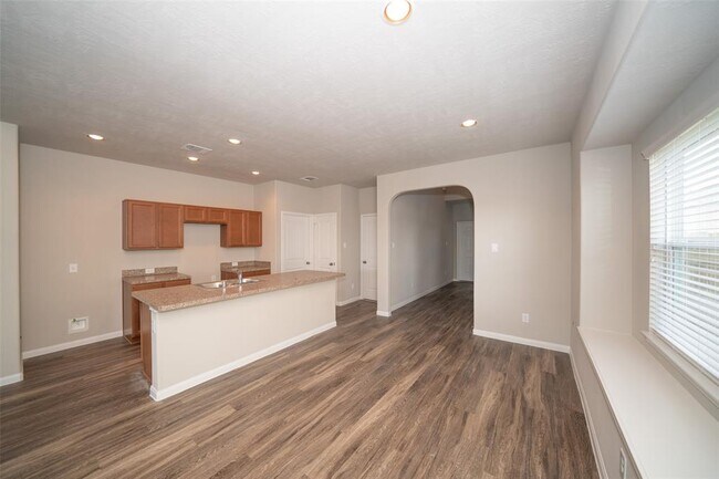 Building Photo - 9314 Yellow Rose Dr
