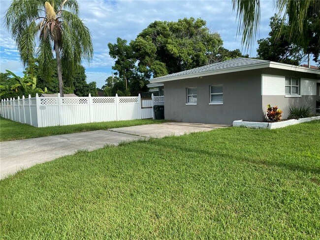 Building Photo - 458 Woodland Dr