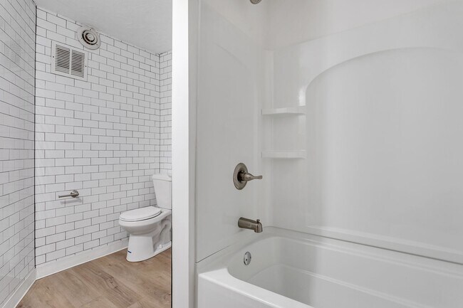 Foto del edificio - Beautiful 3 Bed - 2 Bathroom Home in Lawre...