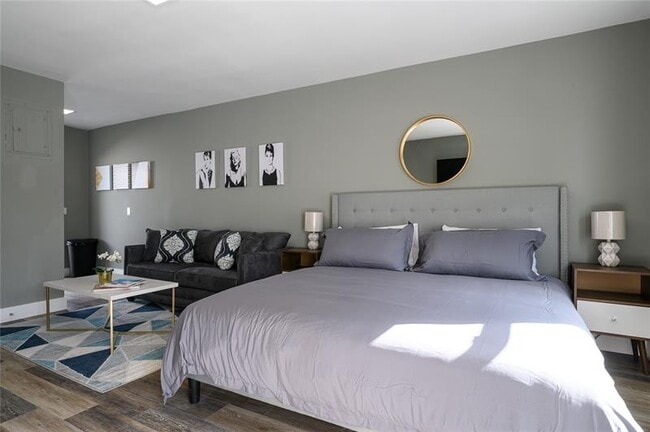 Foto del edificio - 1020 N Victoria Park Rd