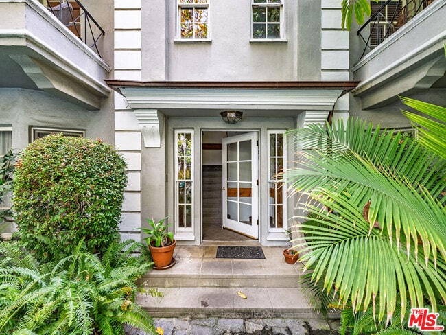 Foto del edificio - 1321 Hayworth Ave