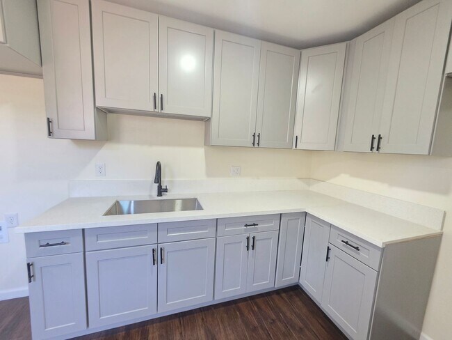 Foto del edificio - 44113 4th St E