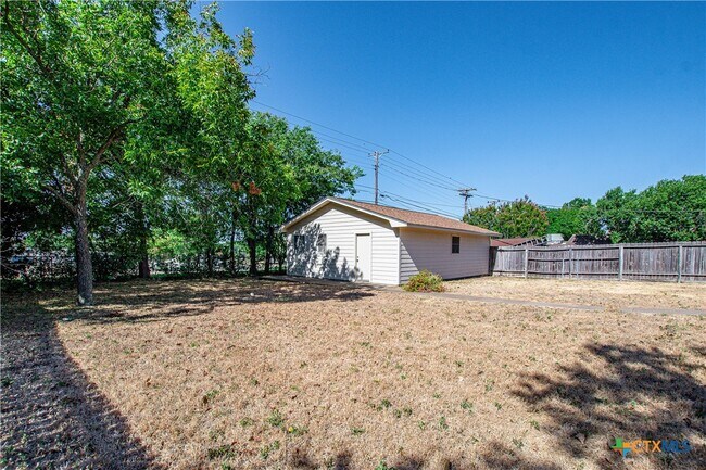 Building Photo - 2717 W Avenue Z