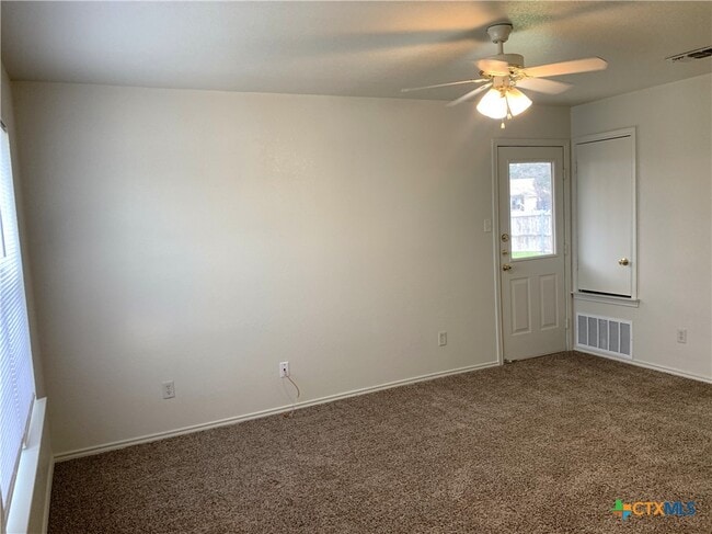 Building Photo - 105 Valley Cir