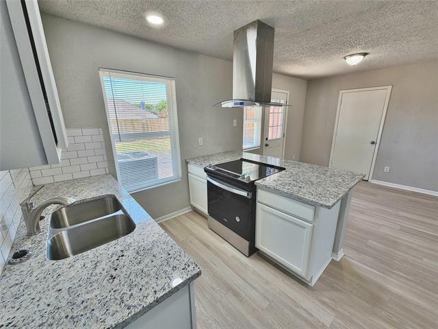 Building Photo - 8721 Santa Clara Dr