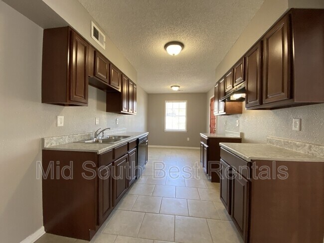 Building Photo - 48 Sullivan Dr