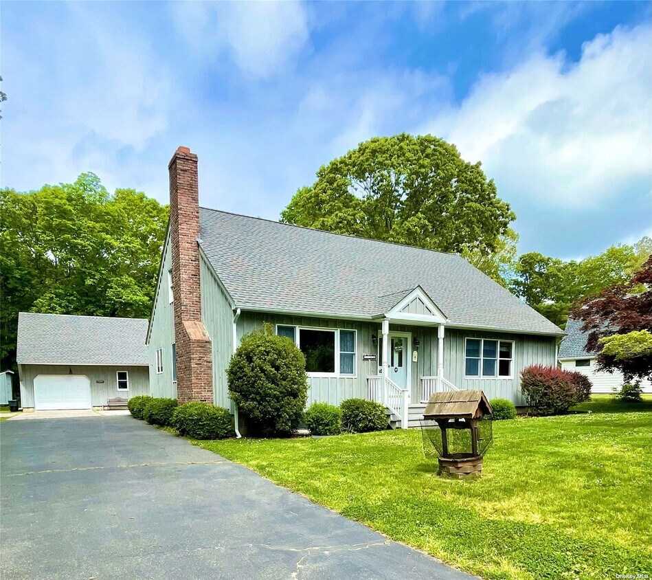 Primary Photo - 825 Oak Dr