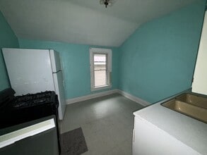 Building Photo - 512 W Marion St