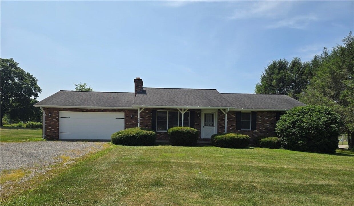 Primary Photo - 719 W Old Rte 422