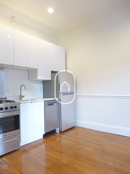 Building Photo - 1619 Tremont St