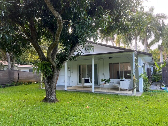 Foto del edificio - 1580 NE 139th St