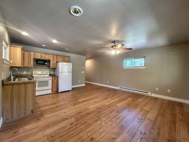 Foto del edificio - Beautiful 2 Bed/ 1 Bath Apartment in Victor
