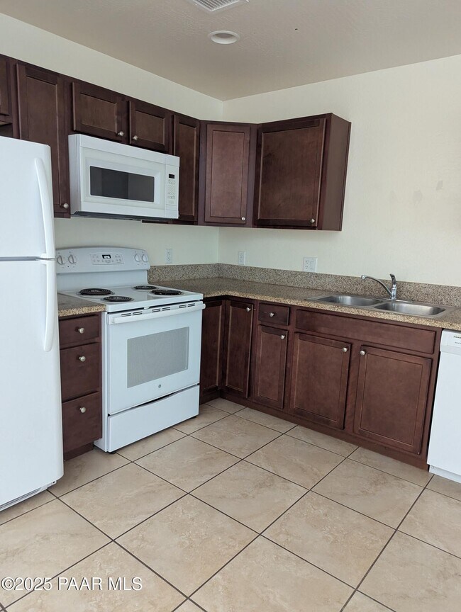 Building Photo - 4781 N Lone Cactus Dr