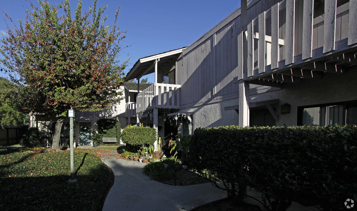 Building Photo - 2027 Orange Ave