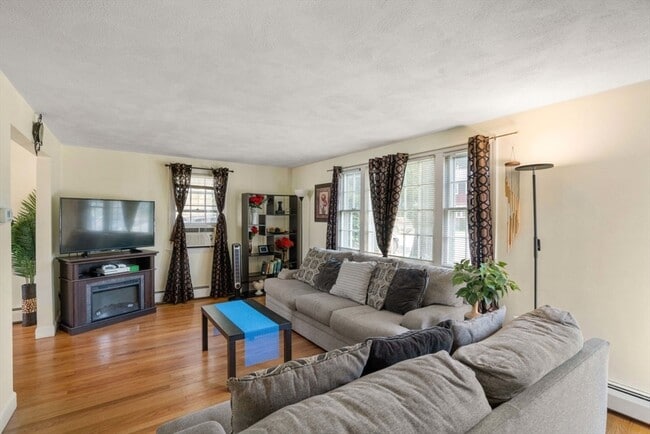 Foto del edificio - 42 Rockland Ave
