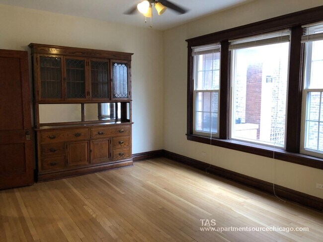 Foto del edificio - 1434 W Addison St