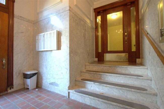 Building Photo - 30 Langdon St