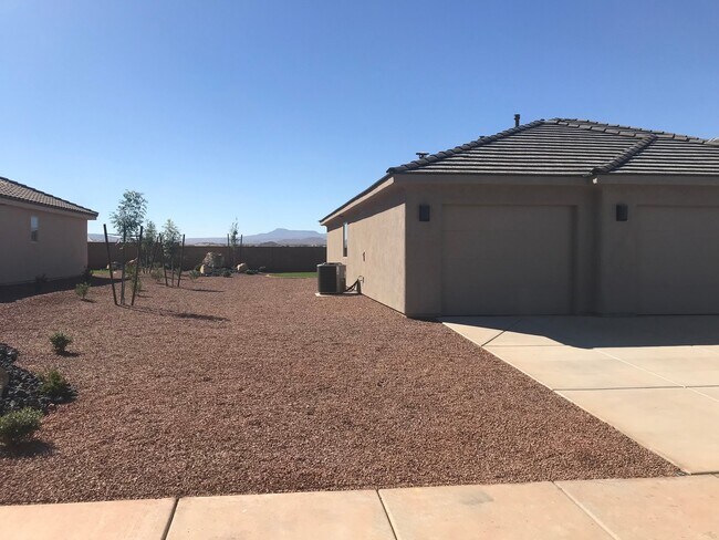 Building Photo - Beautiful Like New 4 bedroom home in Washington Fields!
