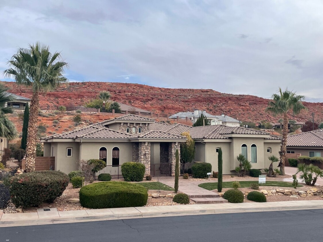 SPACIOUS 2005 PARADE HOME FOR RENT House Rental in St. UT