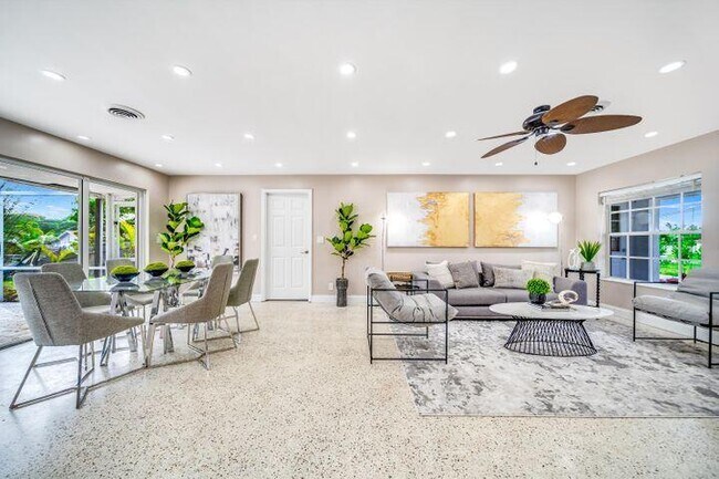 Foto del edificio - 6933 Bayshore Dr