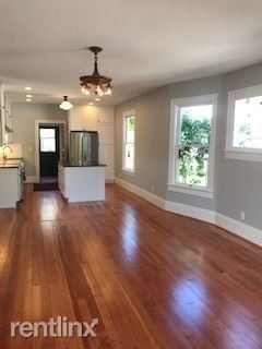 Building Photo - 2 br, 1 bath Apartment - 2401 SE Salmon St