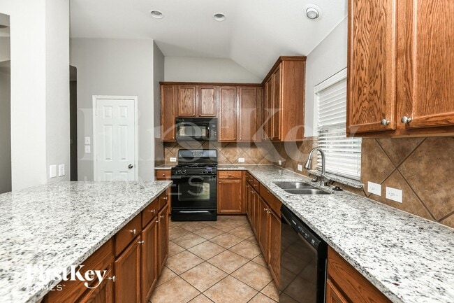 Foto del edificio - 423 Hackberry Dr