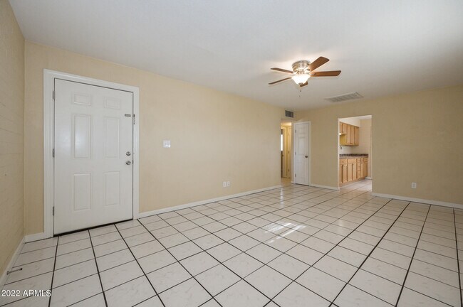 Building Photo - 837 E Alice Ave