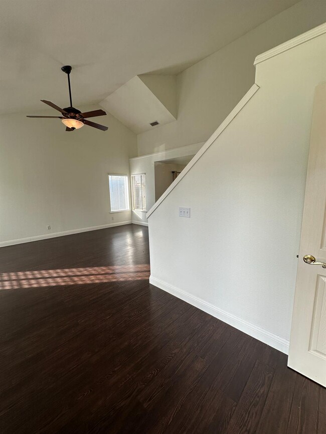 Building Photo - 1816 E Frederick Ave