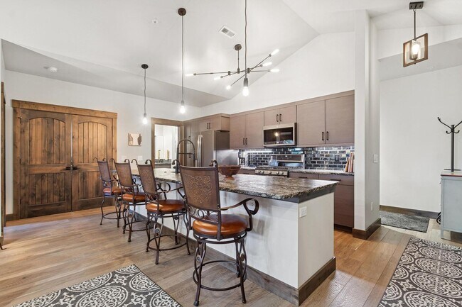 Foto del edificio - Delightful Monterra 2 Bed 2 Bath Condo with Views of Glacier Park