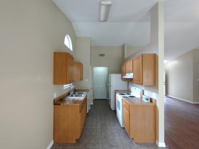 Building Photo - 3608 Saratoga Ave