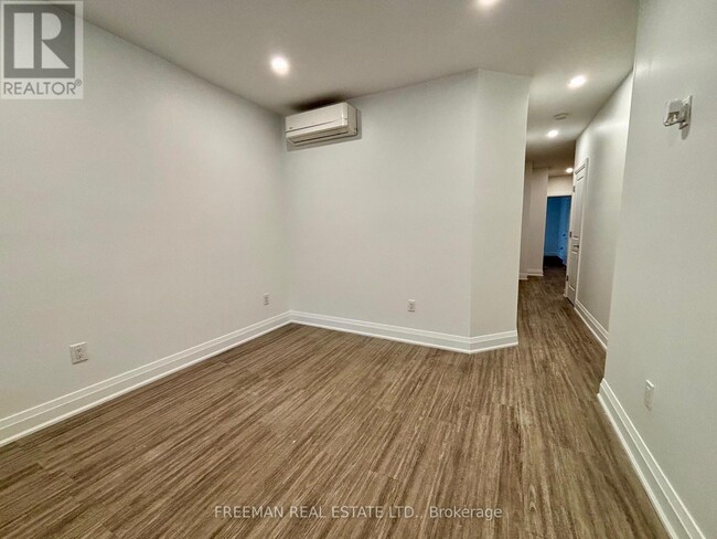 Building Photo - 340 Howland Ave