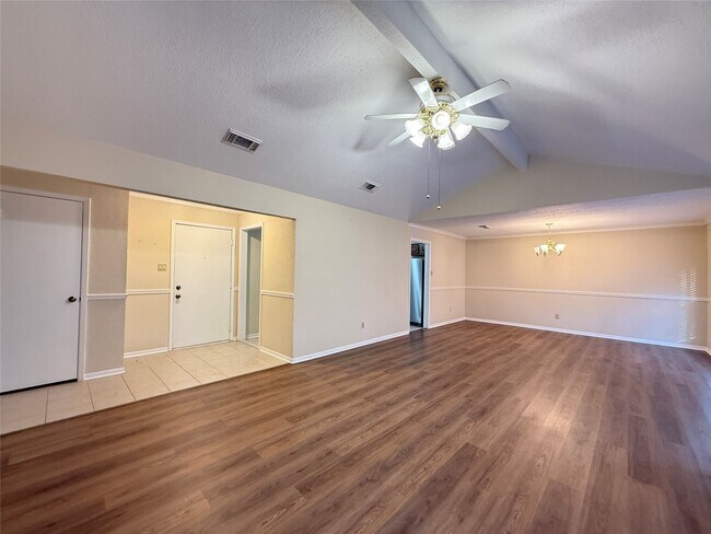 Foto del edificio - 15307 Pebble Lake Dr