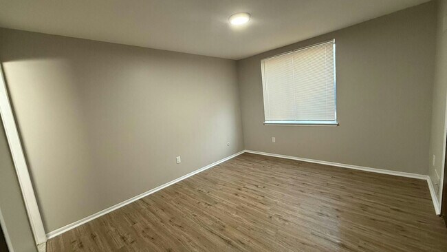 Foto del edificio - 24651 W McNichols Rd