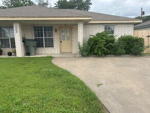 Building Photo - 1905 Windward Dr