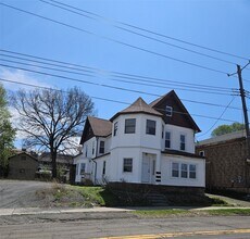 Building Photo - 120 Henry St