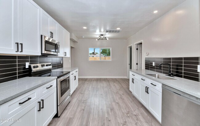 Foto del edificio - 1530 W Taylor St