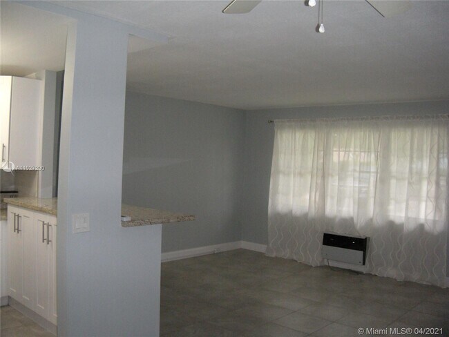 Building Photo - 4 Ventnor Dr