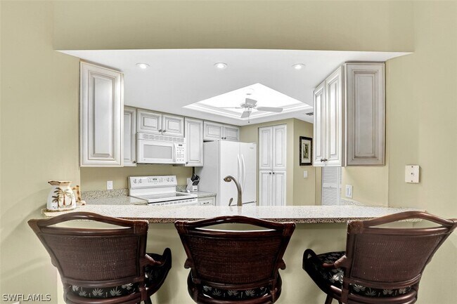 Building Photo - 5899 Chanteclair Dr