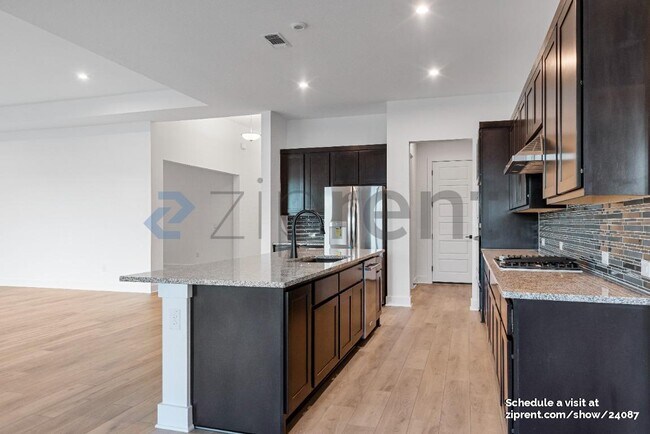 Building Photo - 616 Hallwood Dr