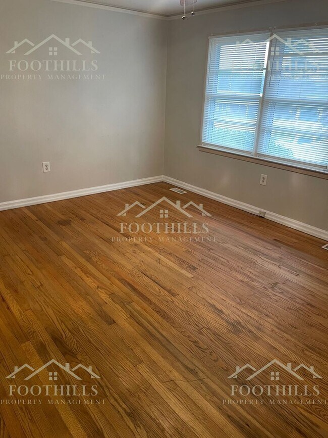 Foto del edificio - 3012 Cambridge Rd