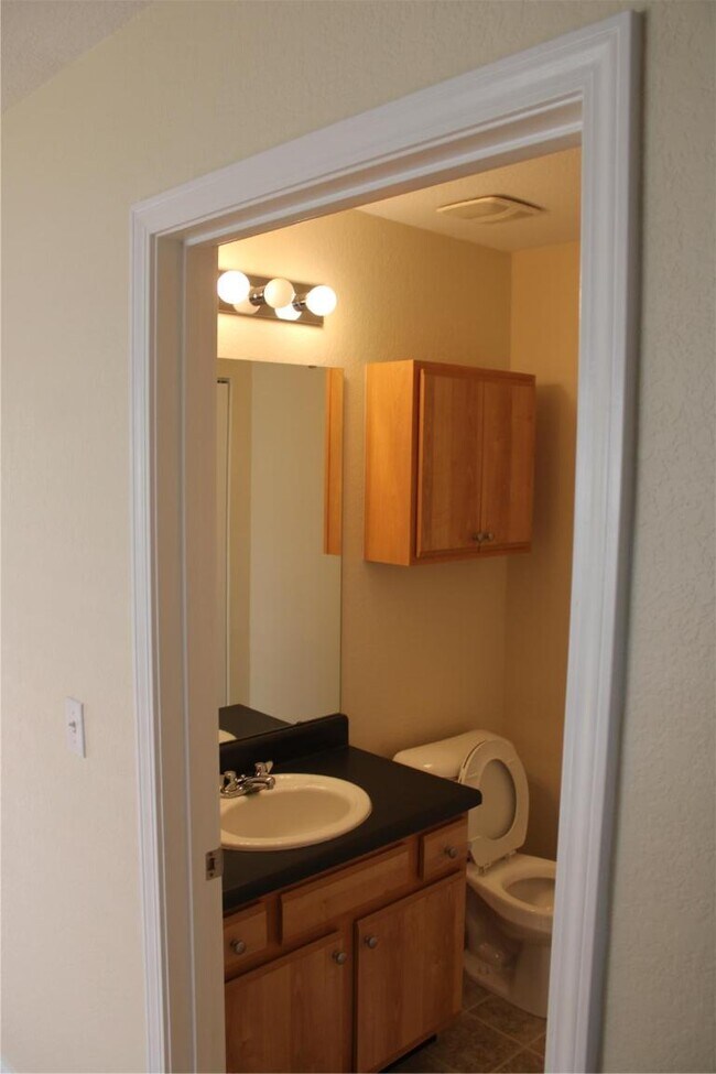 Foto del edificio - 815 Woodside Creek Dr
