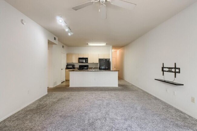 Foto del edificio - 18416 N Cave Creek Rd