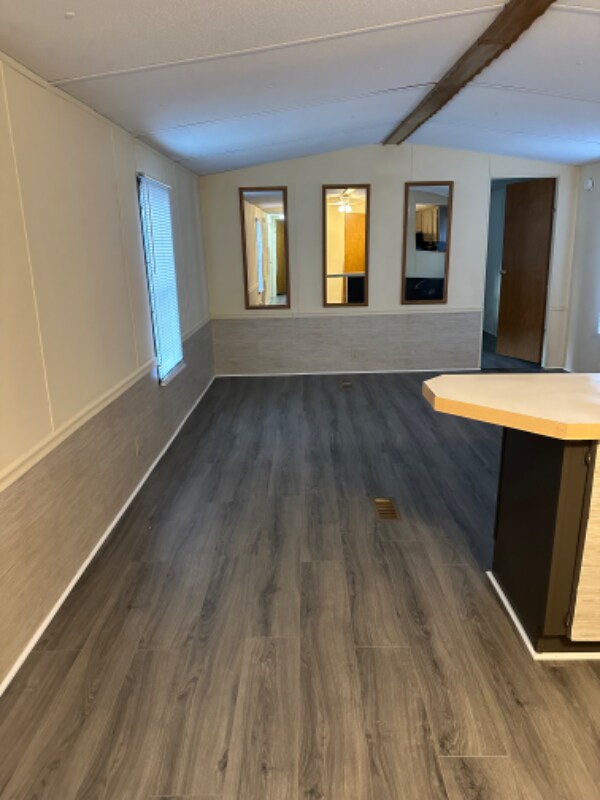 Foto principal - 833 Lovell Rd