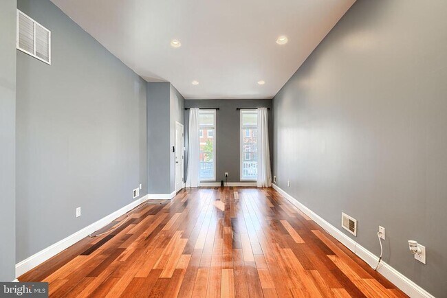 Foto del edificio - 2200 Brookfield Ave