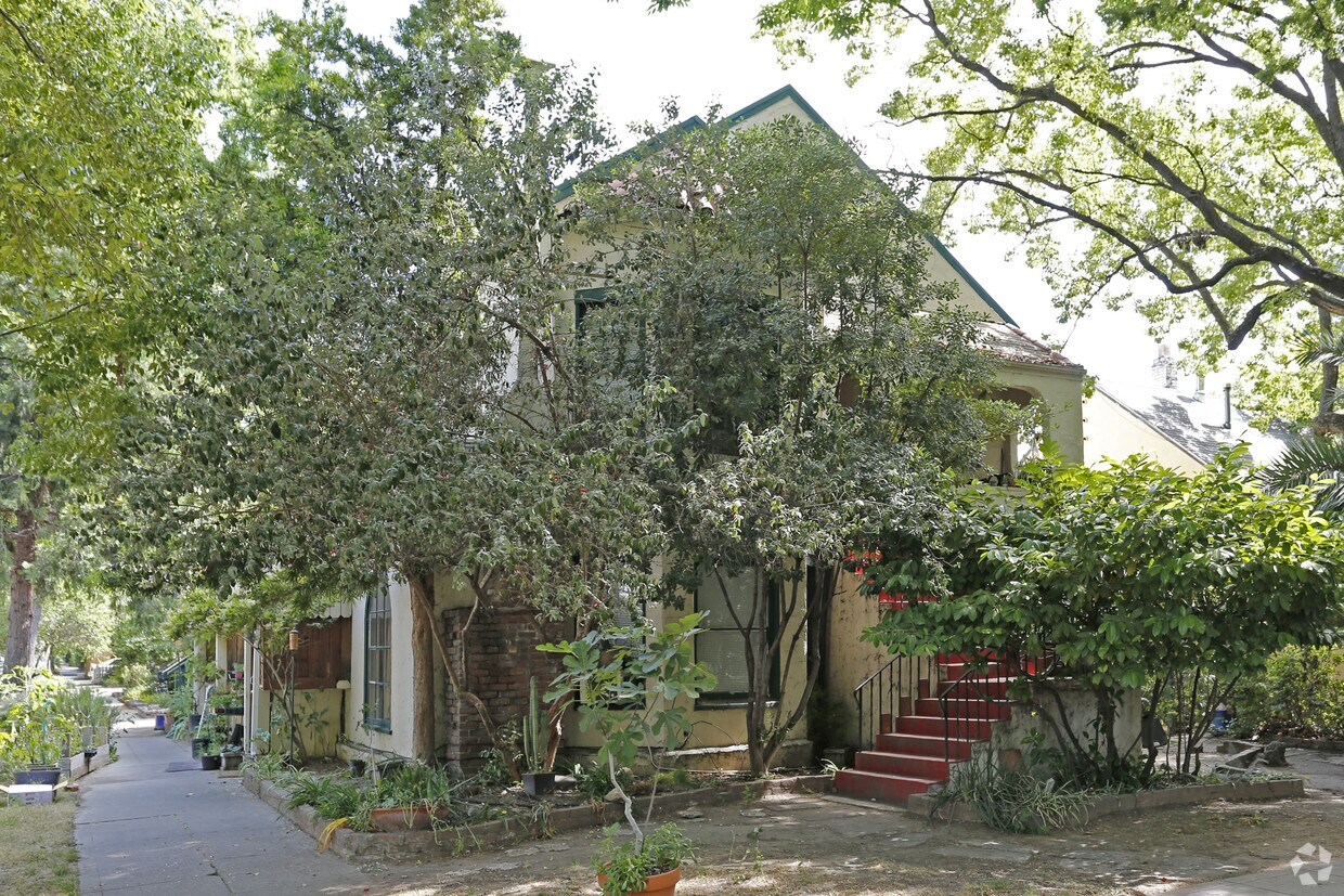 Building Photo - 2701 G St