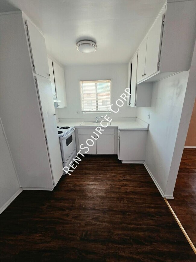 Foto del edificio - 38616 Larkin Ave